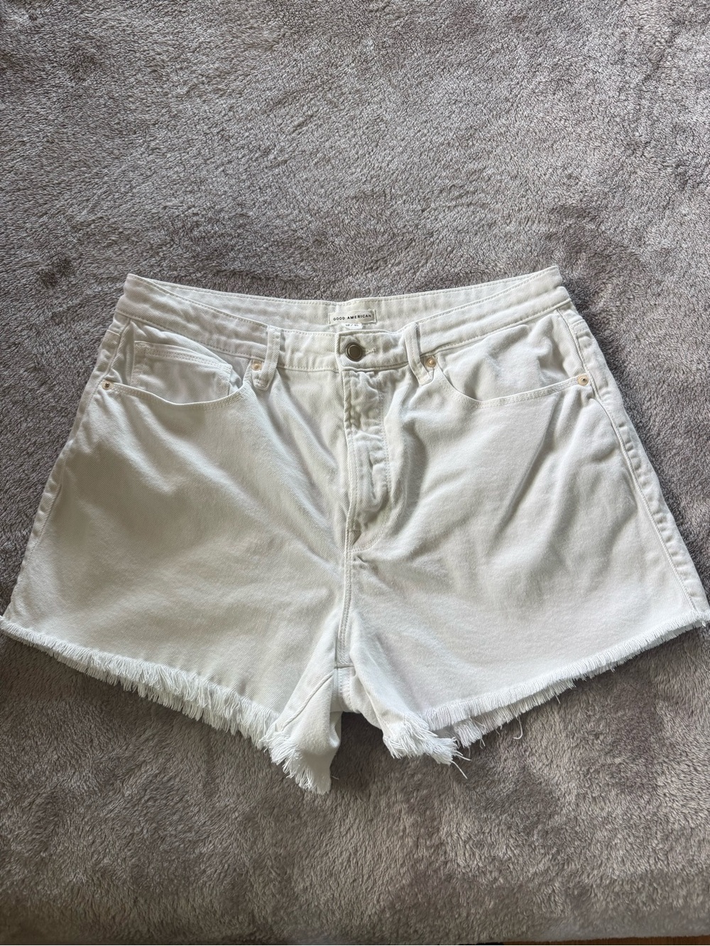 Good American Good 90s White Denim Frayed Hem Women's Shorts